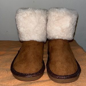 Youth Girls Tan Boots W/ Accent Bow- 9/10